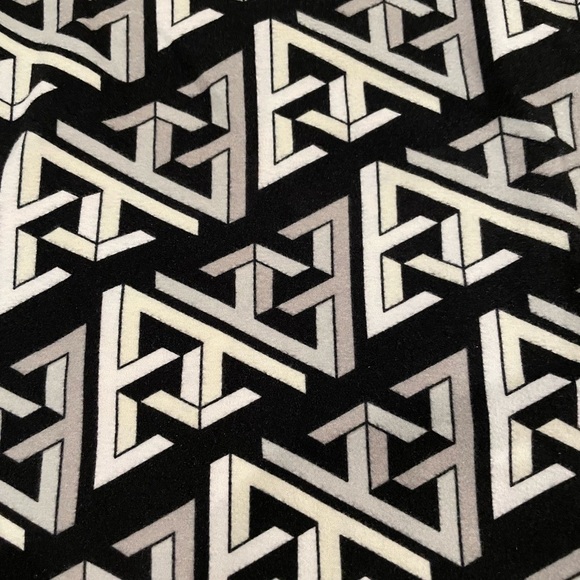 LULAROE Tall & Curvy Leggings - Picture 2 of 2